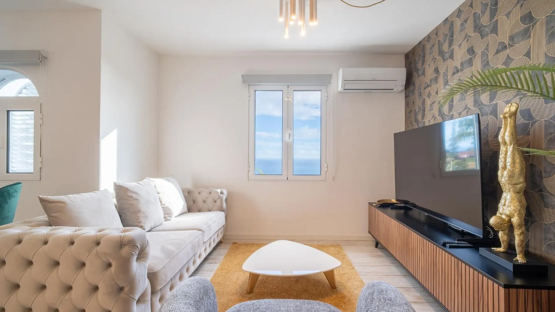 Vakantiehuis Lux House - Free Park- Wifi - Sea View Villa Funchal